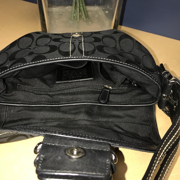 Coach black purse - Picture 6 of 7